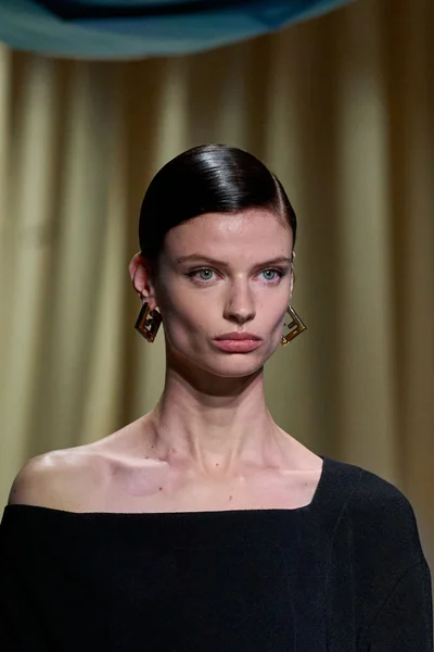 Look 75